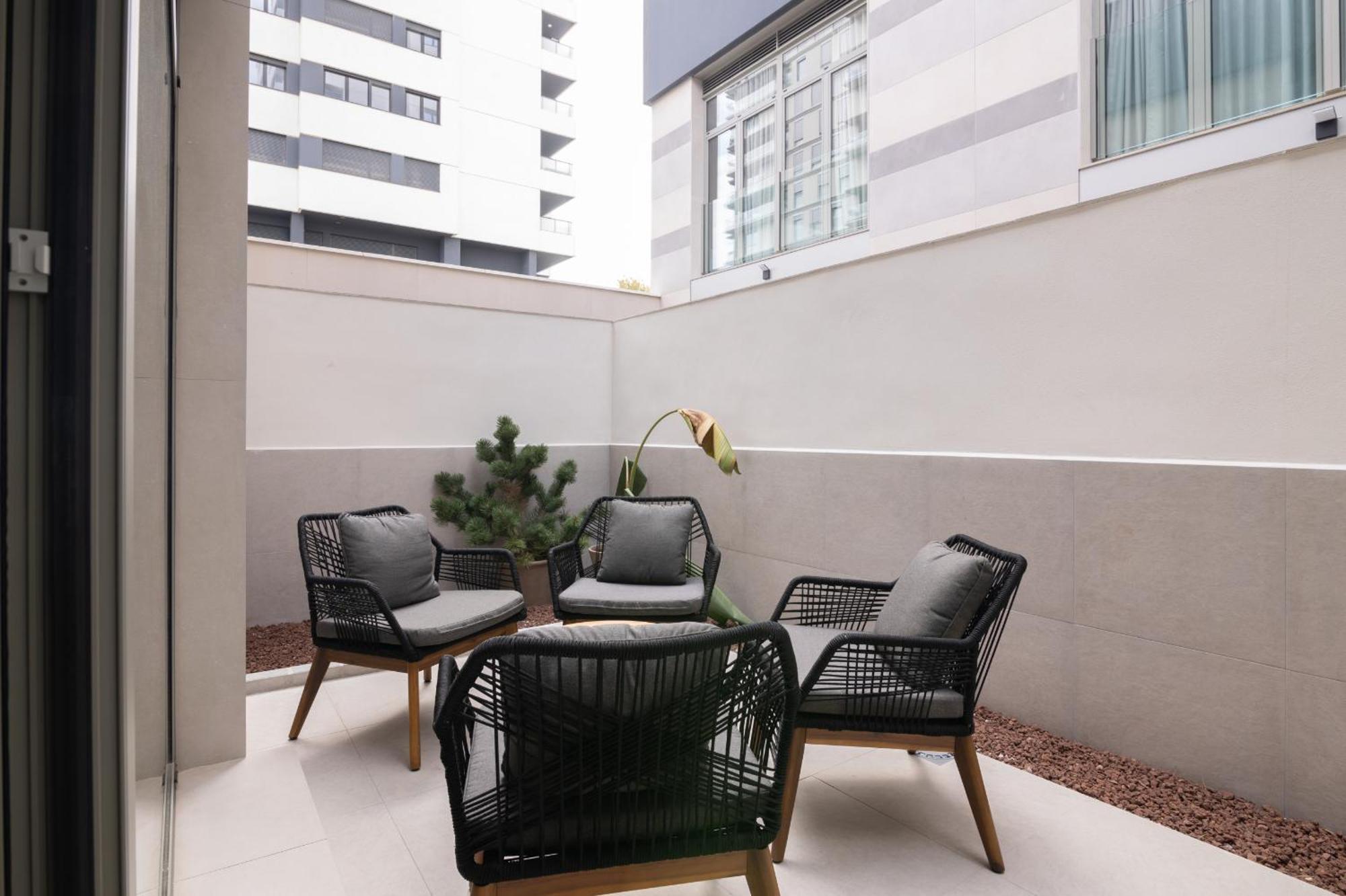 Dorm4You Arena Terraza 04 Valencia Exteriör bild